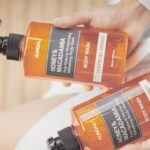 ⁦غسول الجسم النقي بالعسل والمكاديميا من كوندال 100 مل - ببودرة الاطفال⁩ - الصورة ⁦5⁩