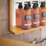 ⁦غسول الجسم النقي بالعسل والمكاديميا من كوندال 100 مل - ببودرة الاطفال⁩ - الصورة ⁦6⁩