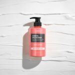 ⁦لوشن الجسم النقي بالعسل والمكاداميا من كوندال 500 مل -  بالعنبر والفانيلا⁩ - الصورة ⁦2⁩